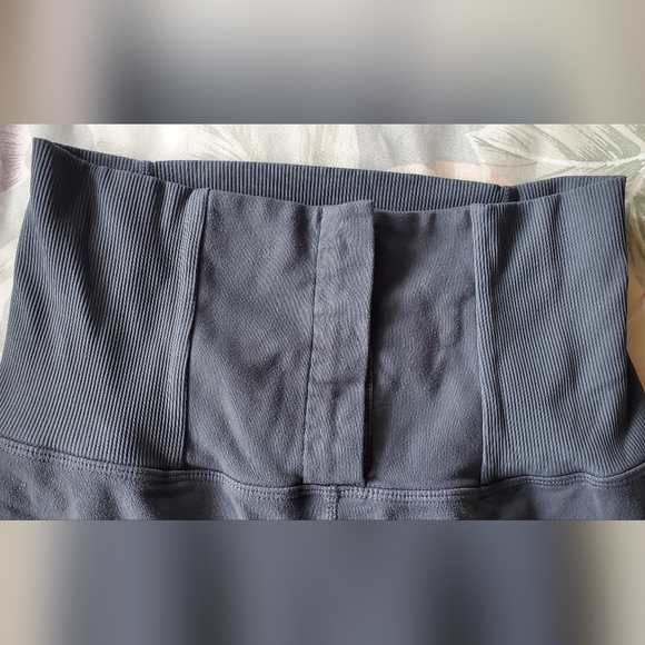 Lululemon, Size 8, Grey Bottoms - Picture 3 of 4